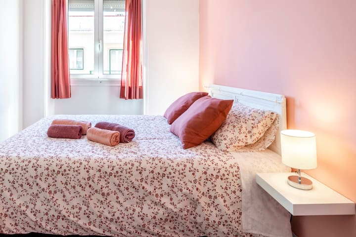 PINK ROOM W/ ROOFTOP