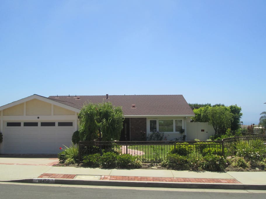 Cute Malibu house near beach