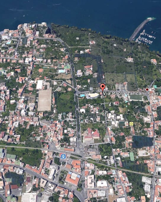 Breve distanza dalla stazione dei treni e dalla spiaggia