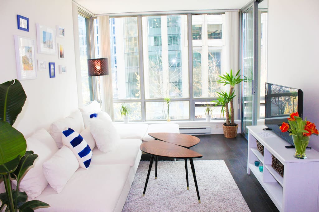 Living Room & TV (Netflix)