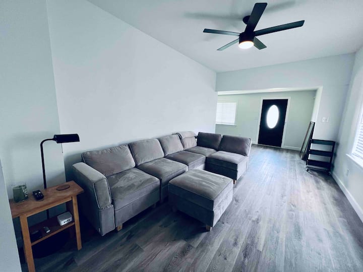 Peaceful Modern Home • King Suite - 오언즈버러