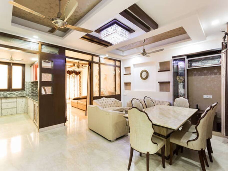 Drawing and Dining Room with Cable TV & Free Wifi.