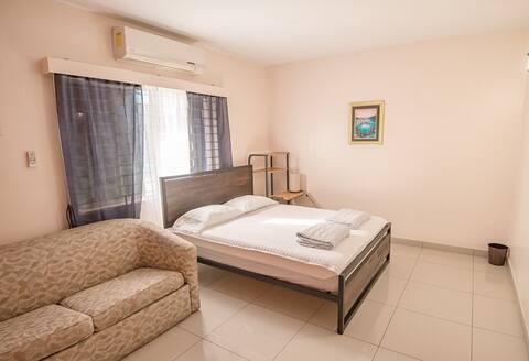 #302 Clean private shower Room (CarRent $14)