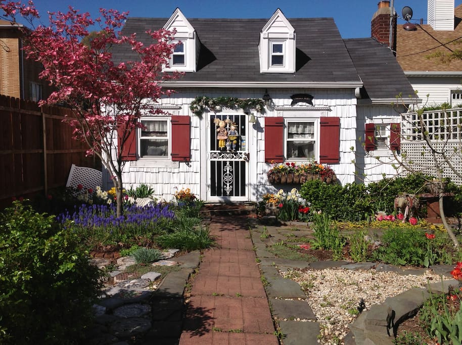The Sweet Pea Cottage Houses for Rent in Staten Island, New York