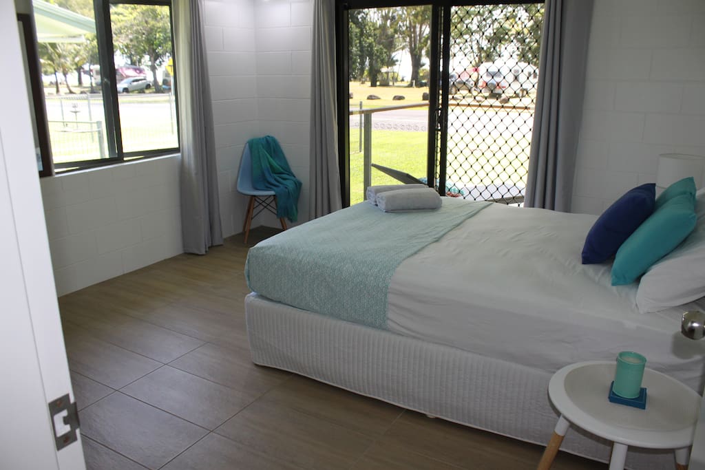 Main Bedroom, Queen