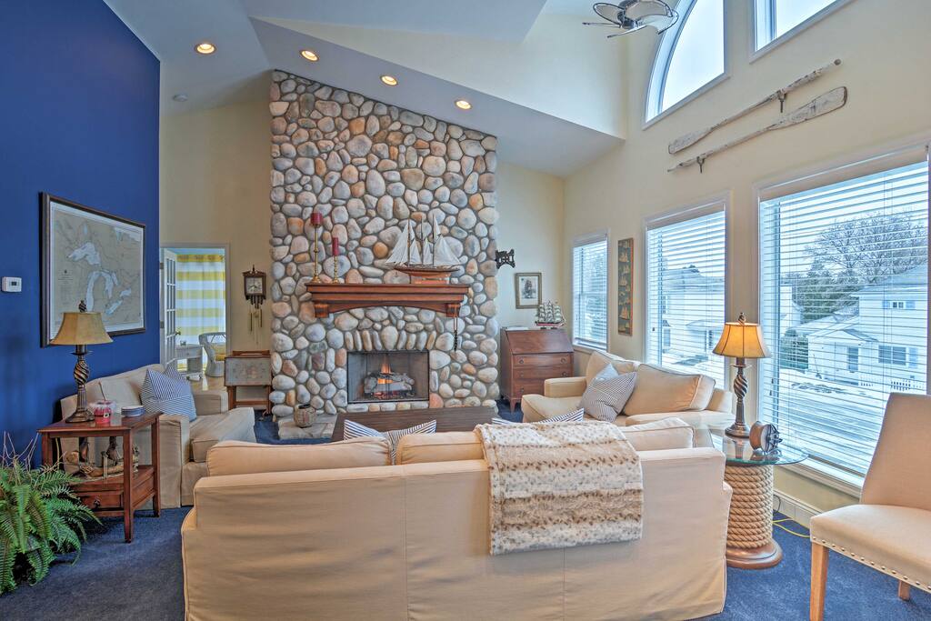 You'll be dreaming of smooth sailing after staying in this sailboat-themed home.