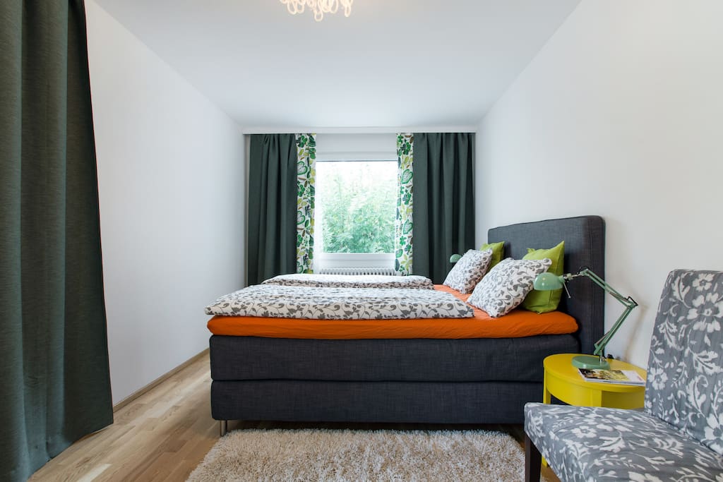 Schlafzimmer 1