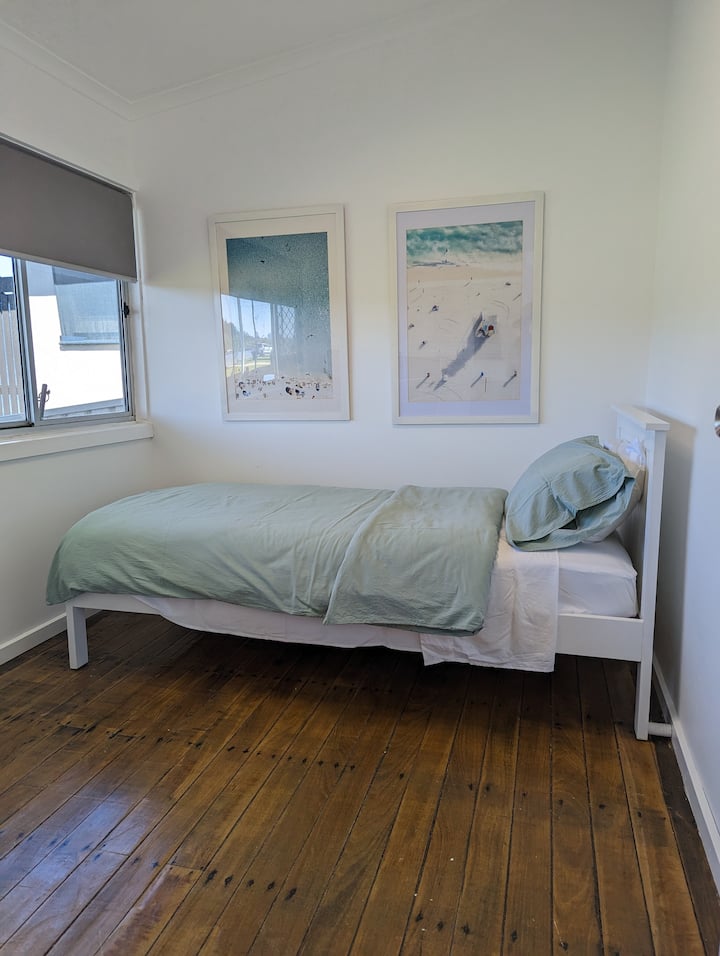 ห้องนอนเดี่ยวพร้อมวิวทะเลสาบ