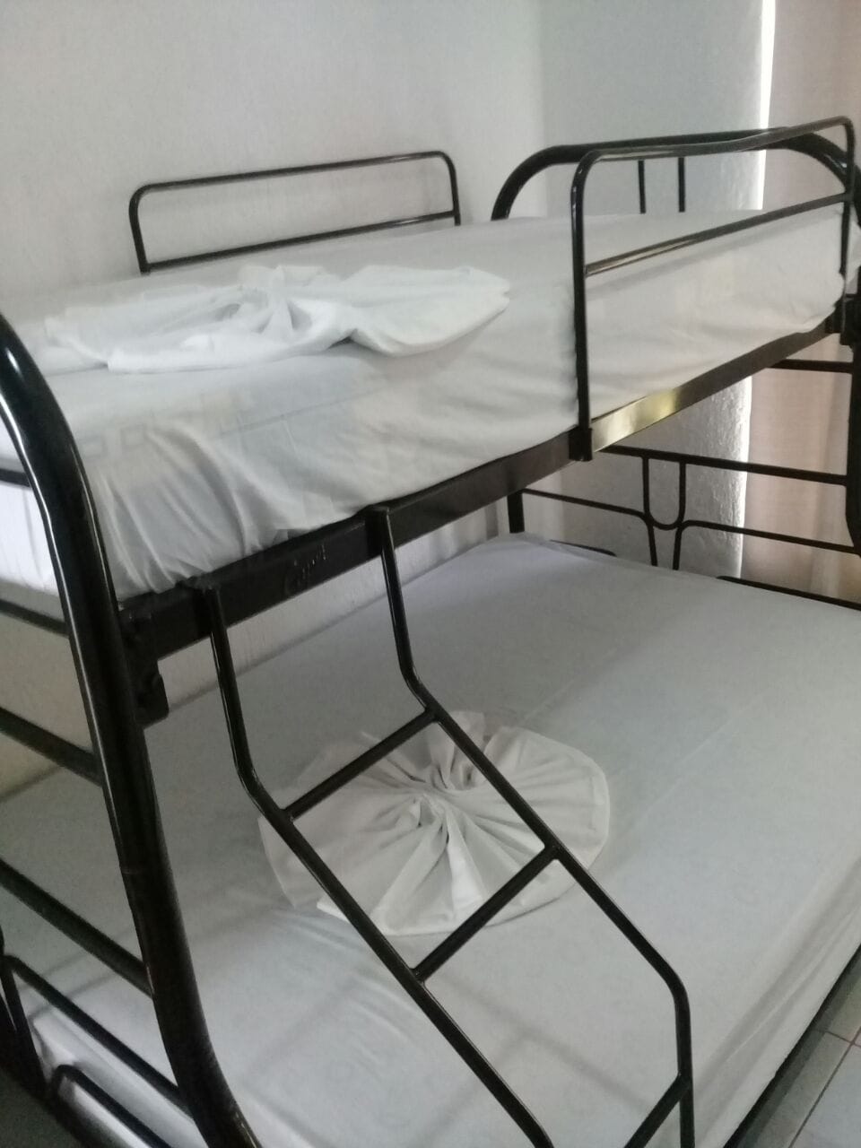 Cuarto secundario, cama matrimonial e individual 