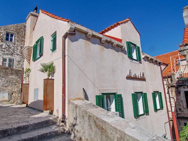 La Vita E Bella managed Airbnb listing 1