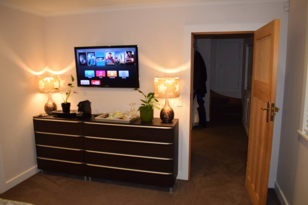 Entrance hall, leading into the guest room.