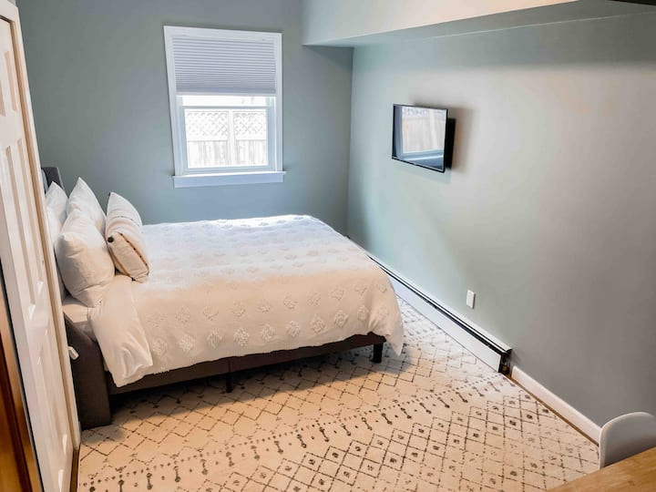 1st floor bedroom with smart TV