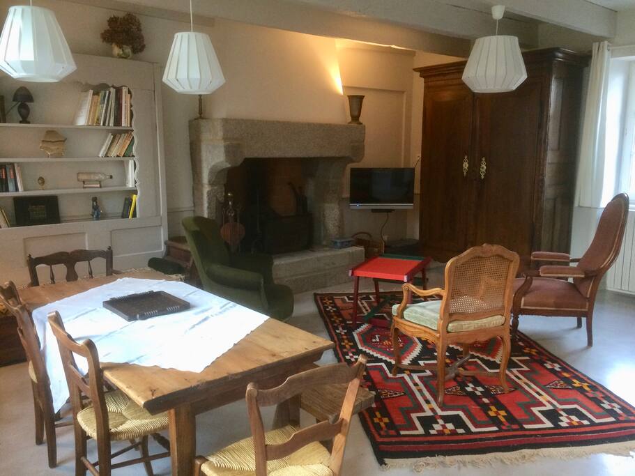Le séjour avec cheminée