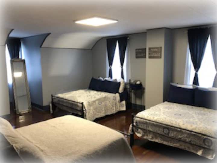 2. kat, lijeva strana spavaće sobe,
3 bračna kreveta