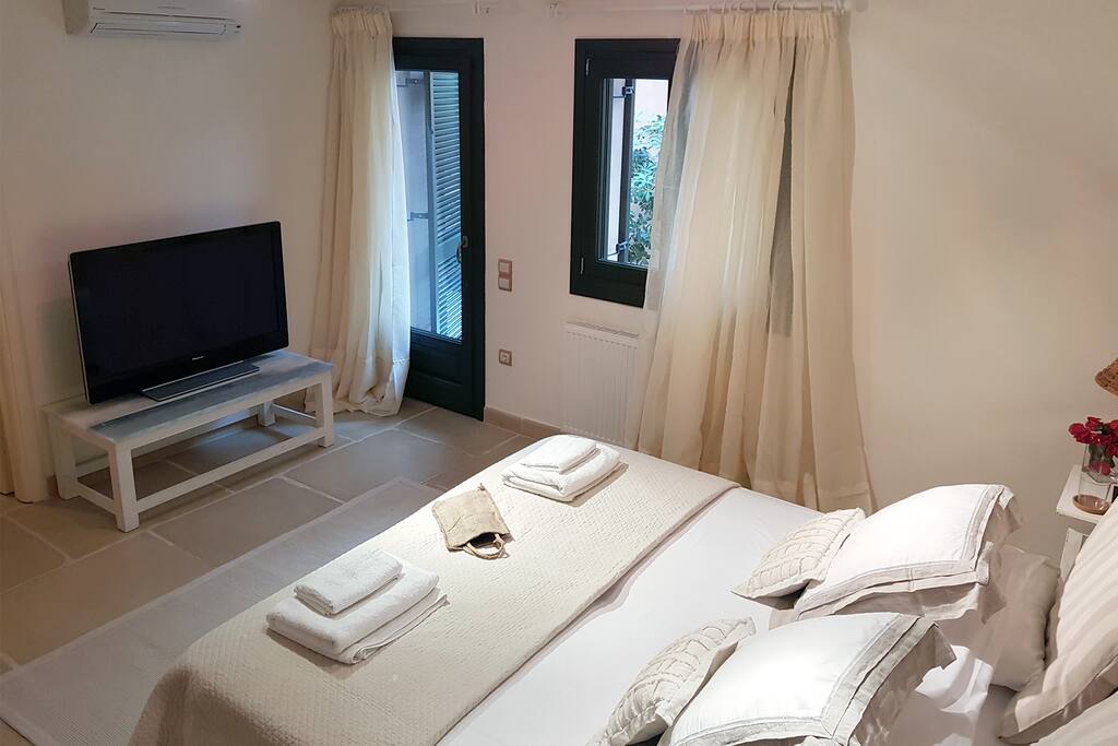 Bedroom/television