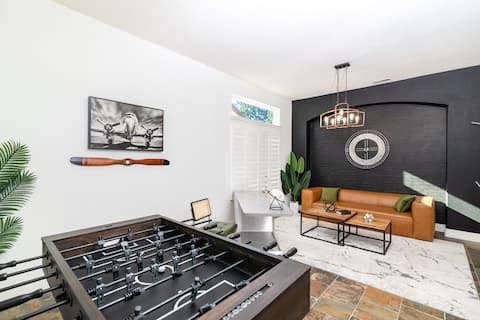 King Bed, Pool, Foosball, Arcades, Beautiful!