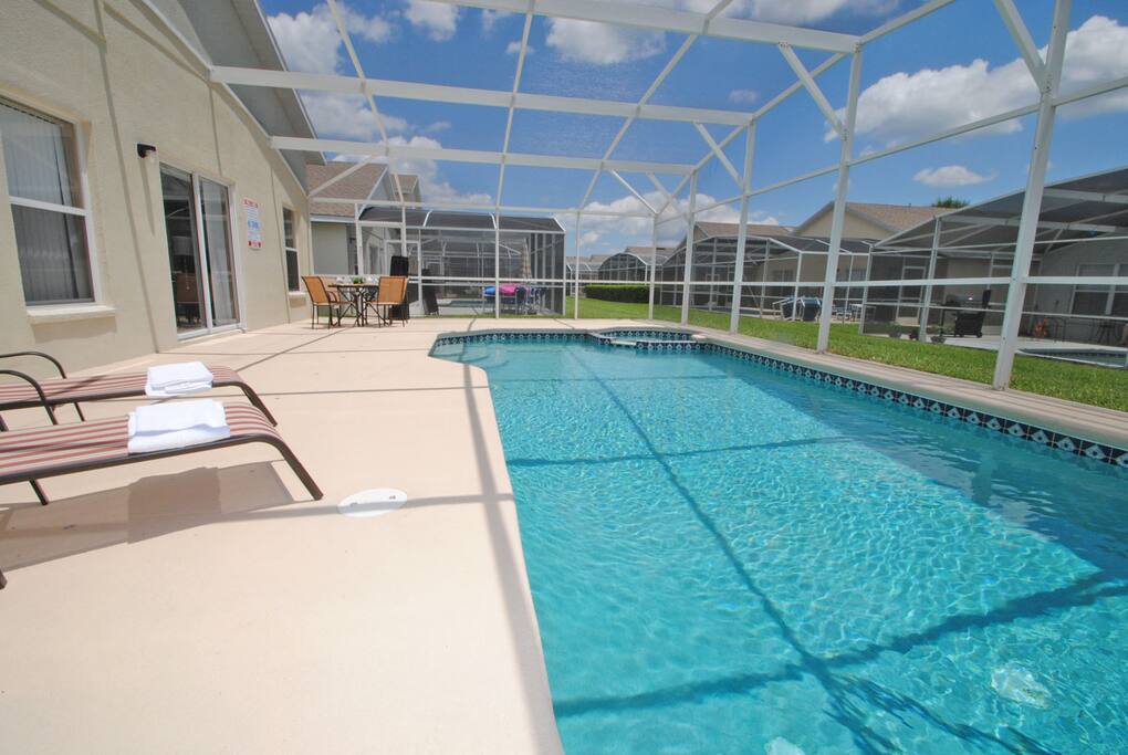 Pool,Resort,Swimming Pool,Water,Window