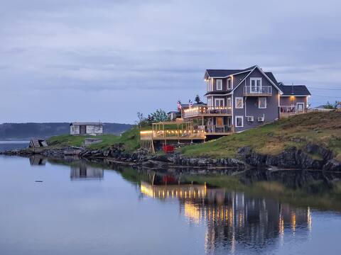Lodge's Loft:HOT TUB, jacuzzi, sauna & ocean views