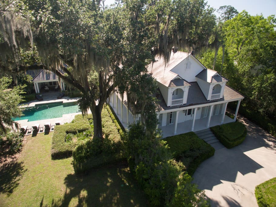 Aerial view showing entry into main house