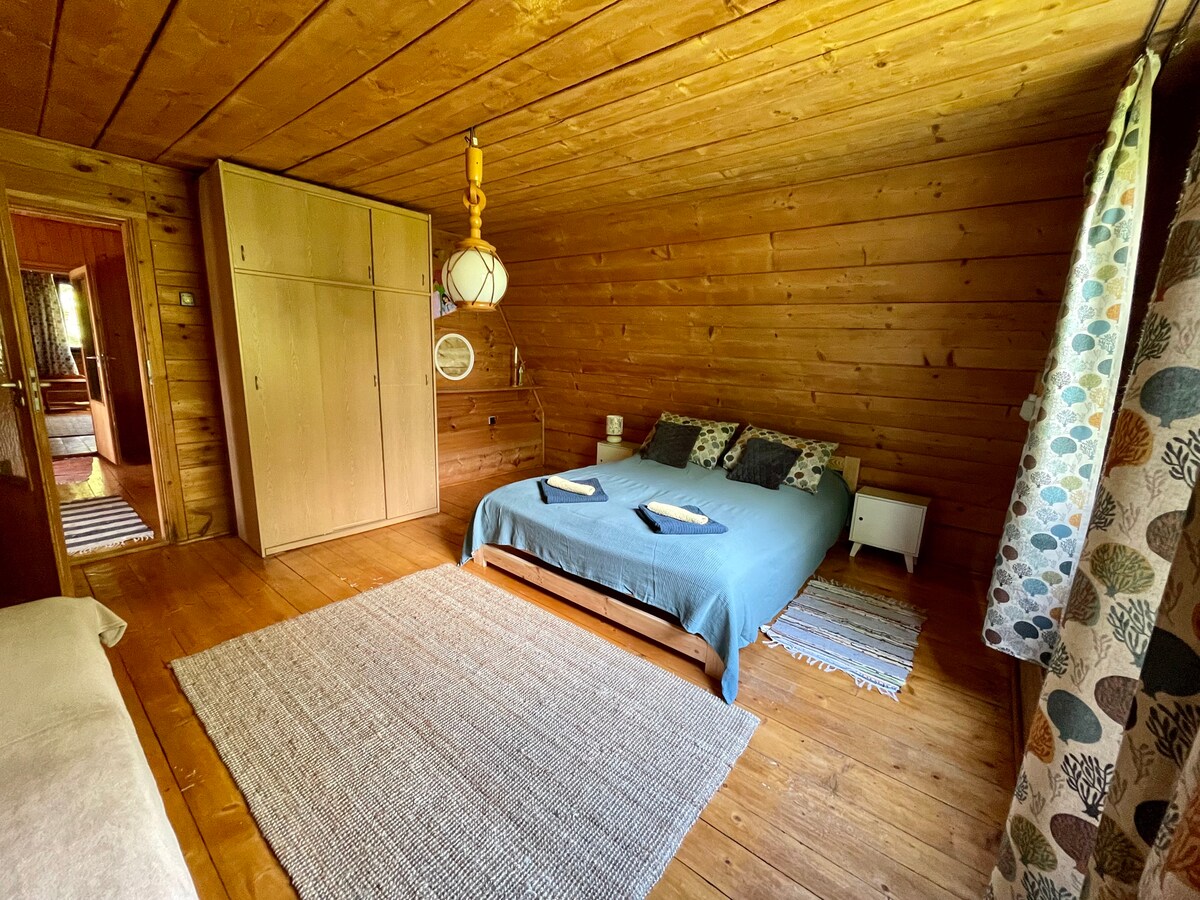 Spálňa 1 na poschodí