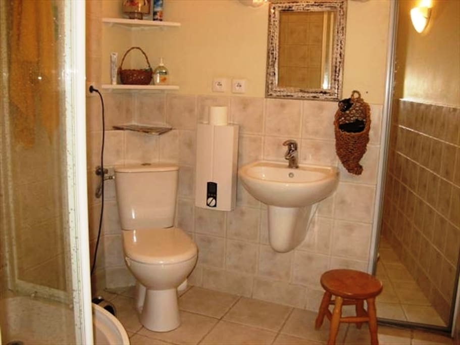 Łazienka z wc, prysznic