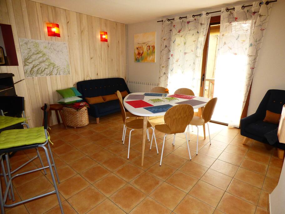 Séjour et accès balcon