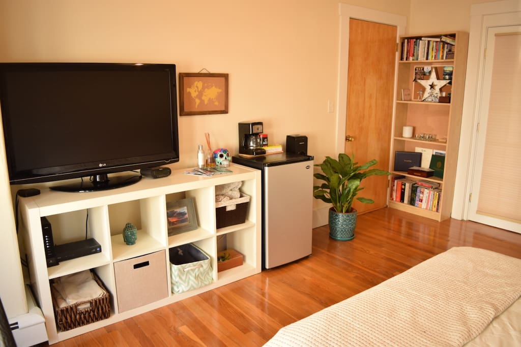 Minifridge and coffee machine :) Also, towels and toiletries.