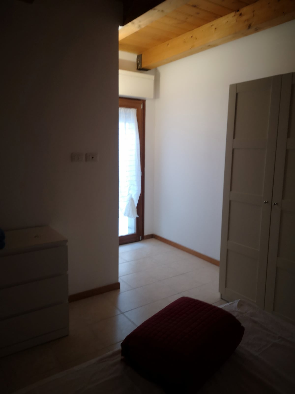 Dvojlôžková izba s manželskou poste