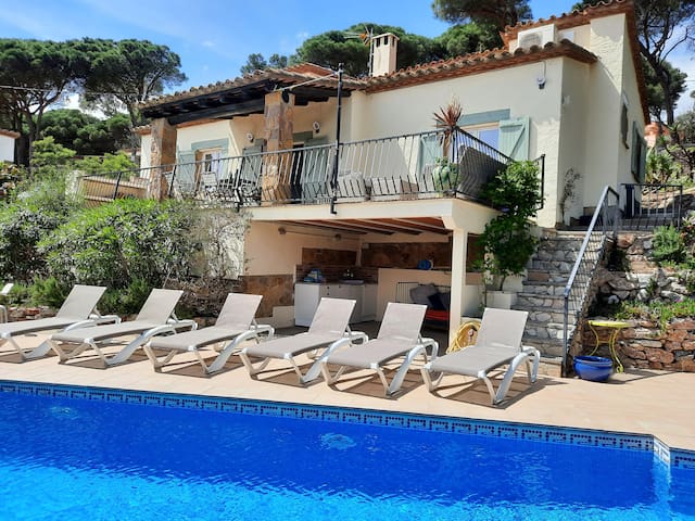 Begur: Private villa & pool. Ideal for families.