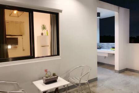 COZY STUDIO UNIT @ ROOFTOP w/mountainview & NETFLX