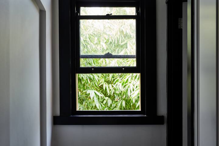 St Kilda Beachfront Penthouse gallery image 5