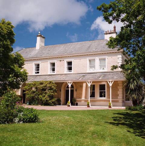 Devon, Large country home, shared hot tub & pools