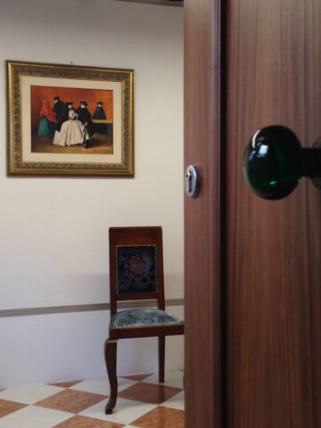 Three Floors of Perfection with Private Garden gallery image 3