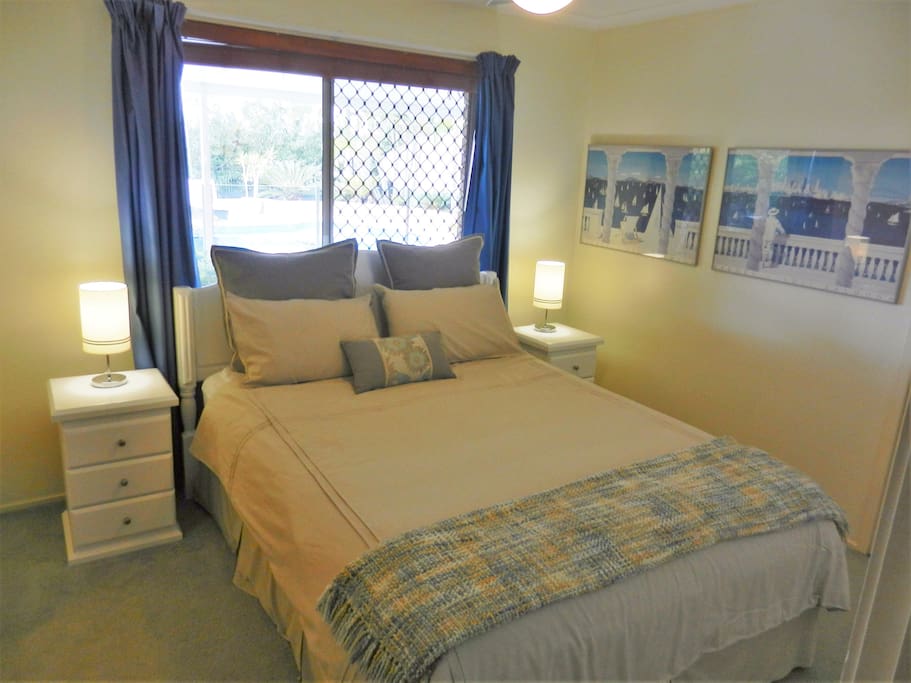 Queen room