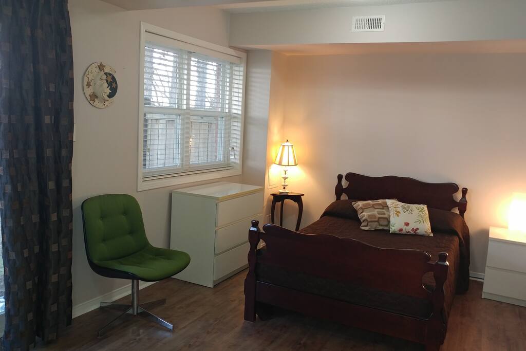 Super Single bed (larger than a twin bed)
