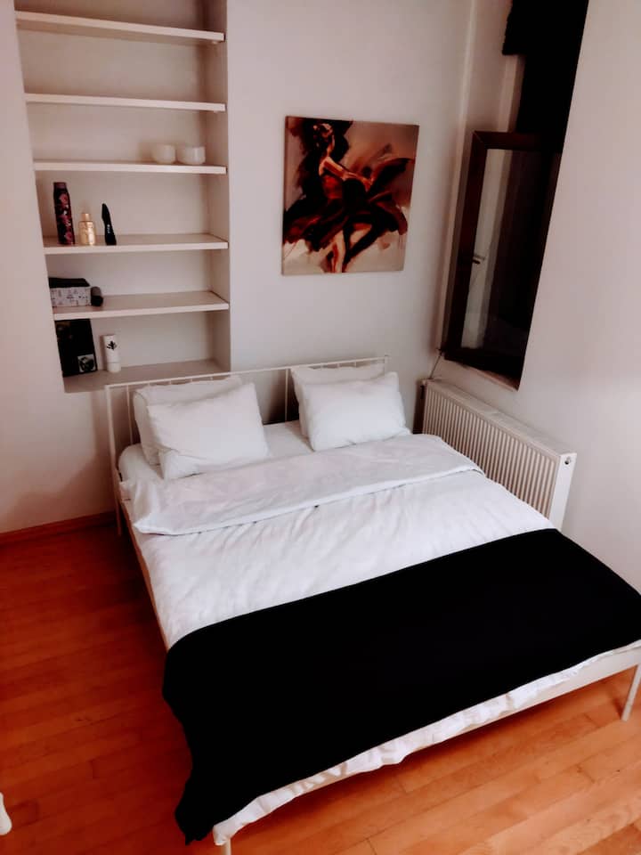 חדר זוגי מרווח, נוח ופשוט ואלגנטי