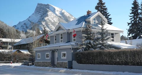 Cozy character home in downtown Banff