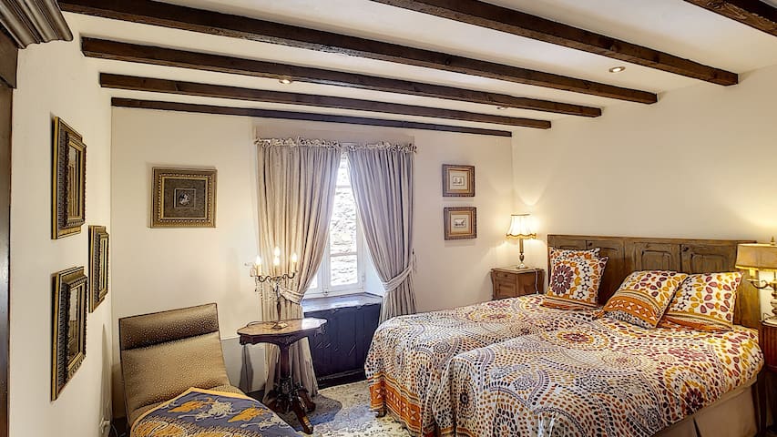 Double room-écoute s'il pleut- twin beds