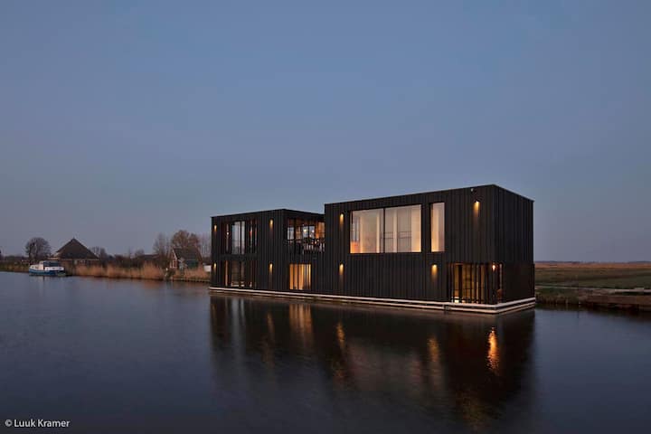 Houseboat / watervilla Black Swan