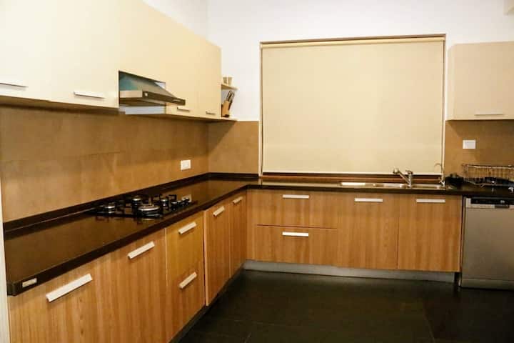 Full kitchen image 1
