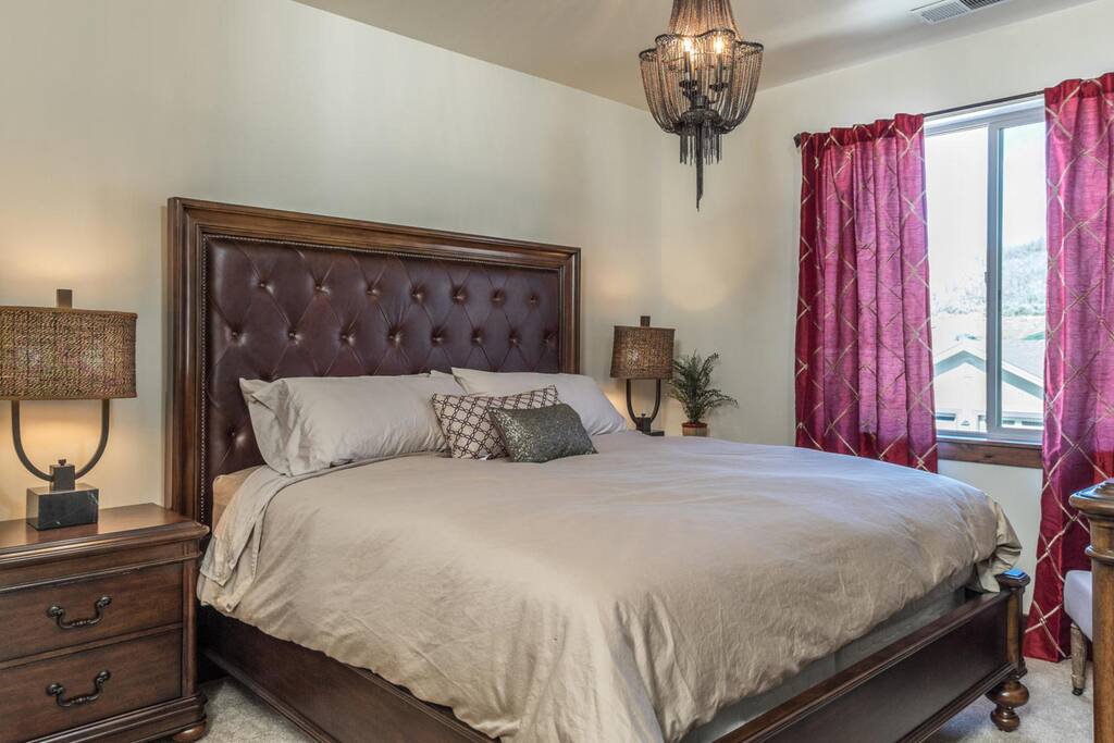 Master Suite with King Bed, FLAT screen TV and walk in closet