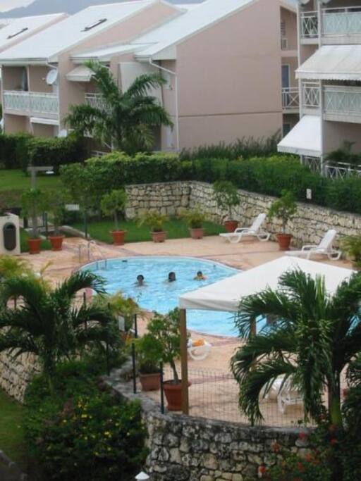 Appartement situé au premier étage - au dessus de la picine