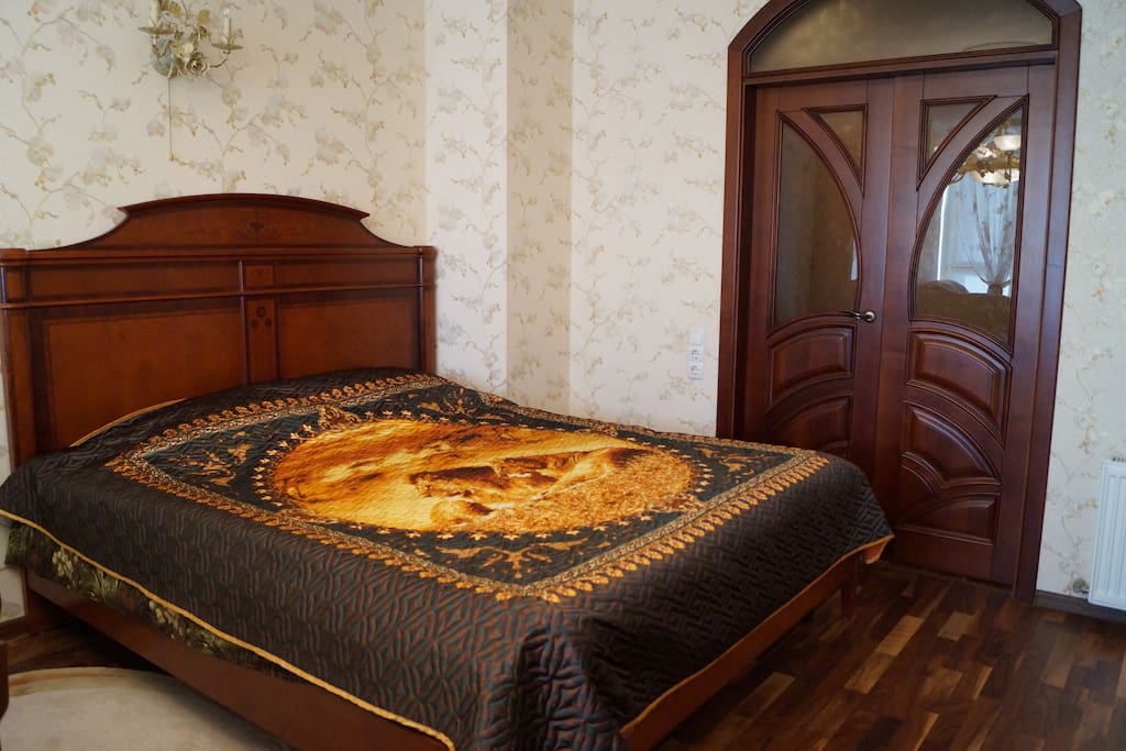 Комфортртная спальня с King-size кровать с ортопедическим матрасом