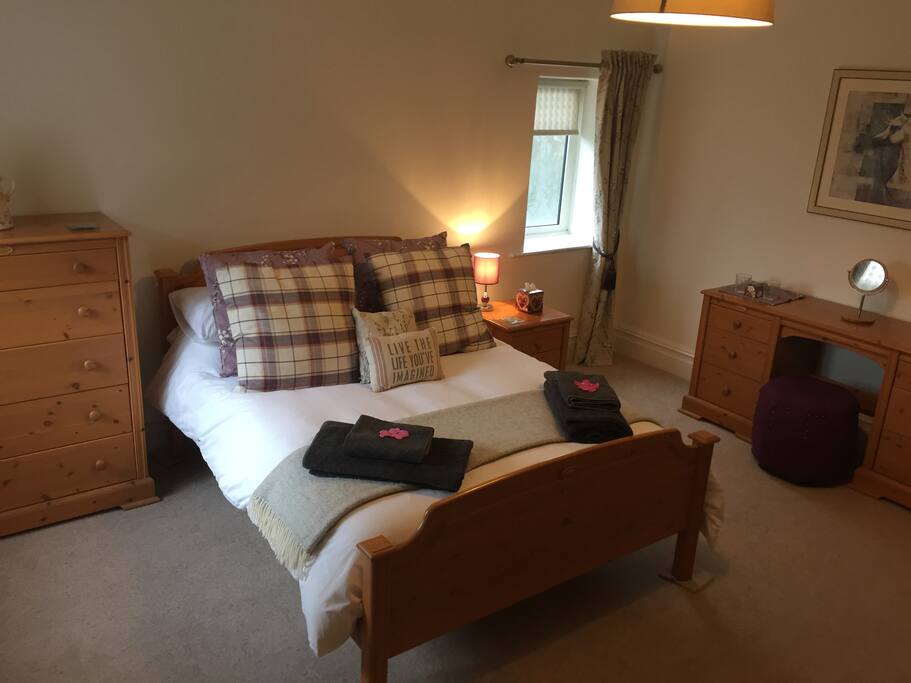 Spacious double bedroom