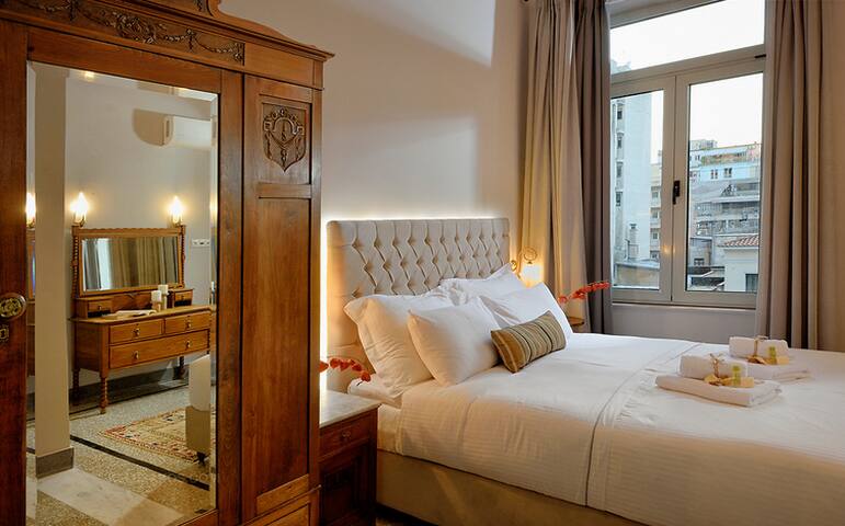 Stylish Neoclassical Apartments – 3 min from Metro gallery image 2