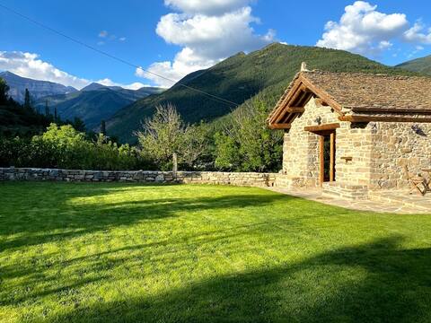 Borda with spectacular views and private garden