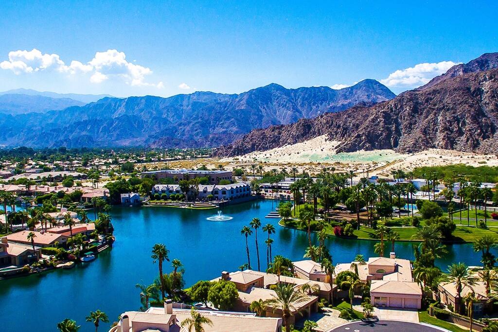 Beautiful and Tranquil Lake La Quinta