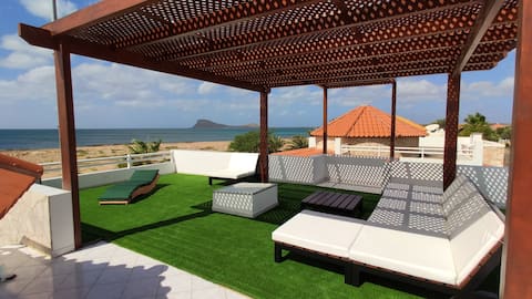 Villa Mary-Anne in Murdeira, beach front