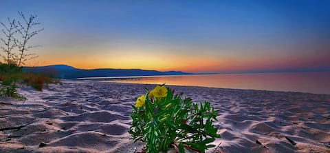 *Unmatched Lake Superior views Beach, Bike or Ski*