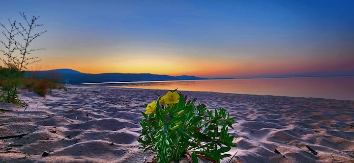 *Unmatched Lake Superior views Beach, Bike or Ski*